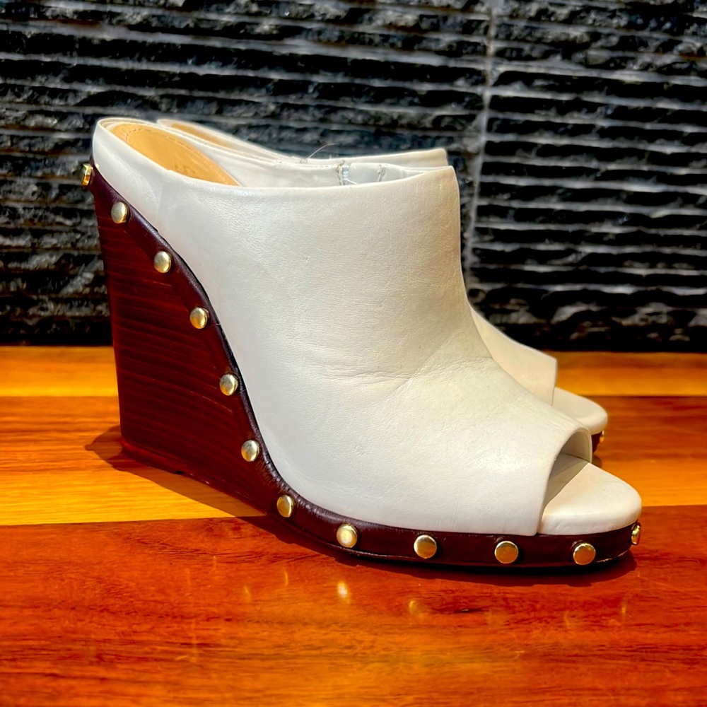 Schutz White Califa Studded Peep Toe Leather Wedge Shoe size 6